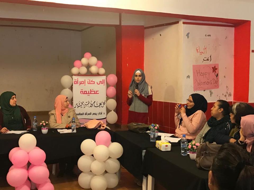 طاولة حوار في مخيم البداوي حول أوضاع الفئات الوسطى من النساء الفلسطينيات في لبنان